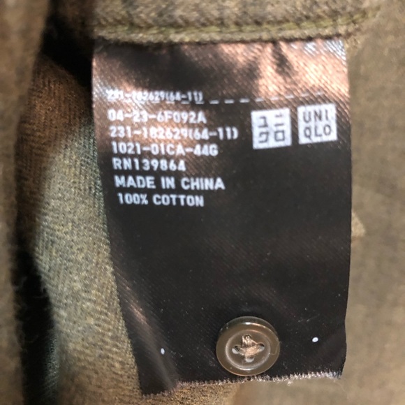 Uniqlo Button Down Women's Shirt with Pocket - Size Small - Picture 7 of 7